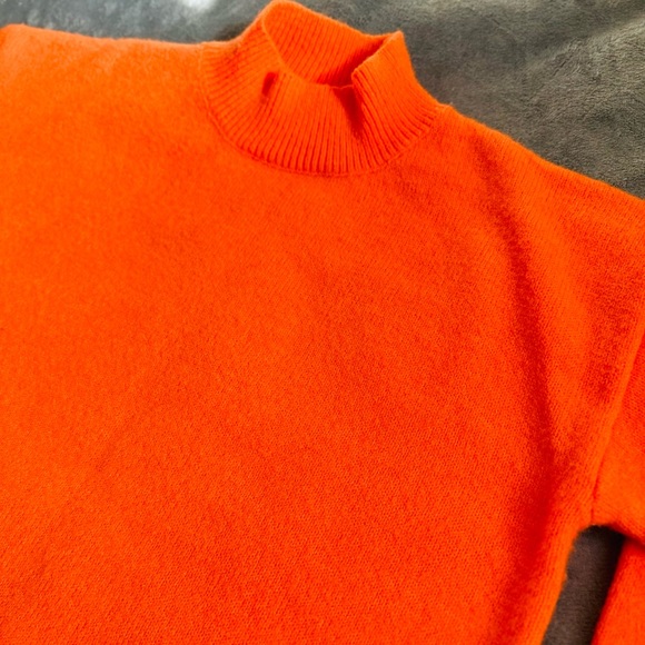 Bright, beautiful sweater - Picture 4 of 6